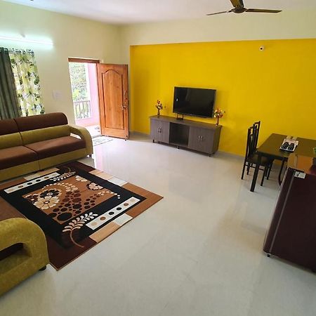 Tirupati Homestay: 2BHK Family Apartments with AC near Alipiri Exterior photo
