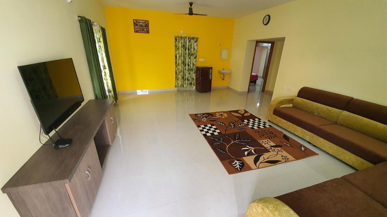 Tirupati Homestay: 2BHK Family Apartments with AC near Alipiri Exterior photo
